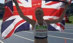 Golden 400m star Hermitage breaks world record