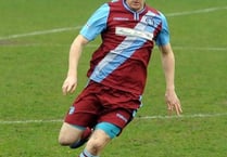 Lacklustre Lea swept aside at windy Moor