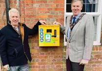 New defibrillator unveiled in Haslemere High Street