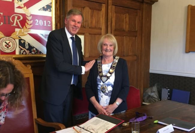 Former mayor Simon Dear congratulates Cllr Jacquie Keen