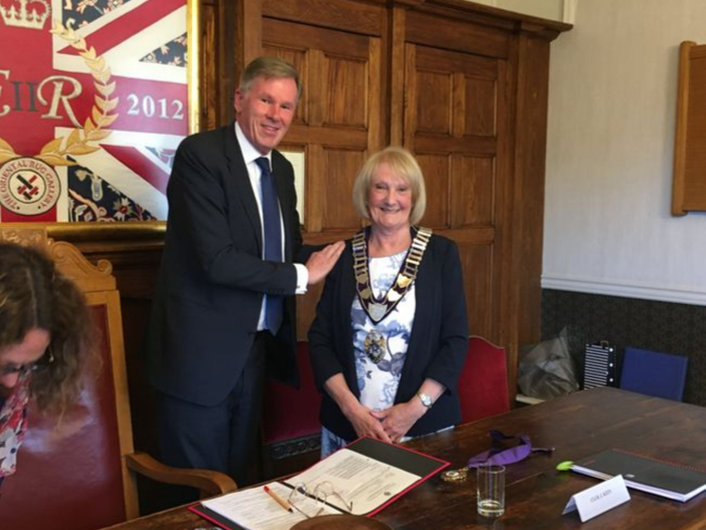 Former mayor Simon Dear congratulates Cllr Jacquie Keen