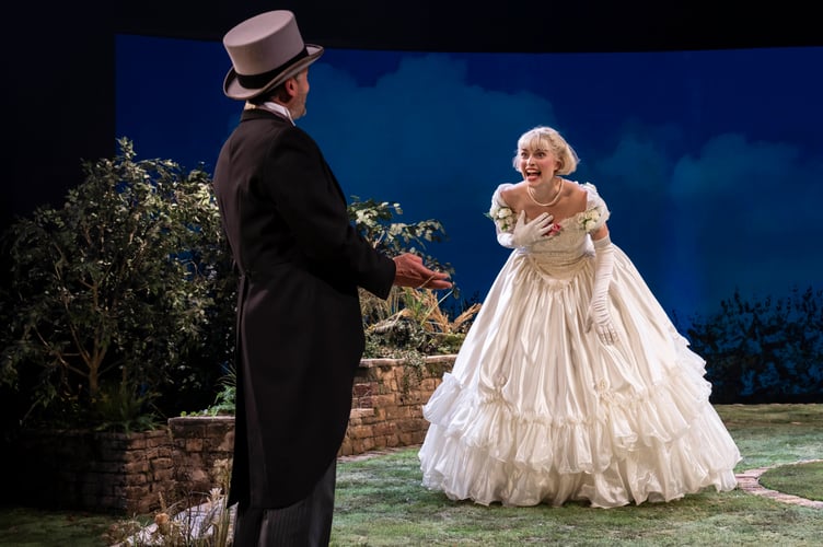 WOMAN IN MIND by Ayckbourn, , Writer - Alan Ayckbourn, Director - Anna Mackmin, Designer - Lez Brotherston, Lighting - Mark Henderson, Chichester Festival Theatre, 2022, Credit: Johan Persson/ Marc Elliott as Andy and Flora Higgins as Lucy.