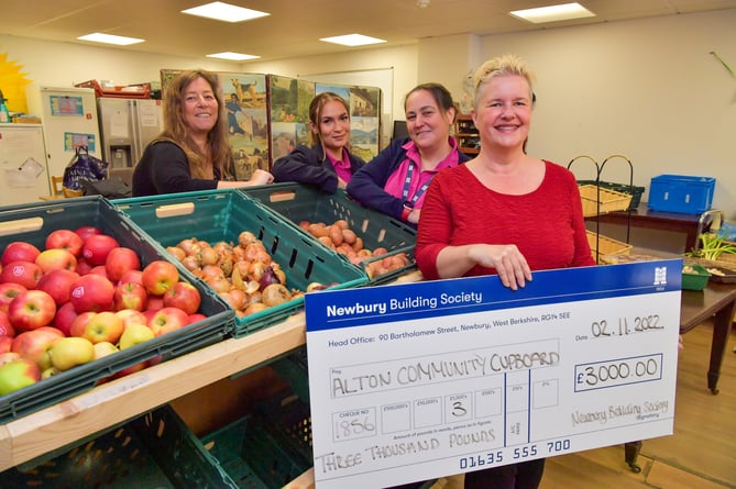 02.11.22 - Alton, UK.
Newbury Building Society presenting a cheque for Â£3000 to Alton Community Cupboard. From left are Clare Taylor, Cassie Newnham, Lauren Dearlove with Sandy Marks from Alton Community Cupboard.
Photo: Professional Images/@ProfImages