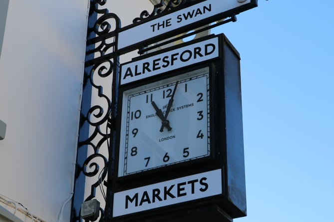 Alresford Markets clock, The Swan Hotel, Alresford, December 15th 2022.