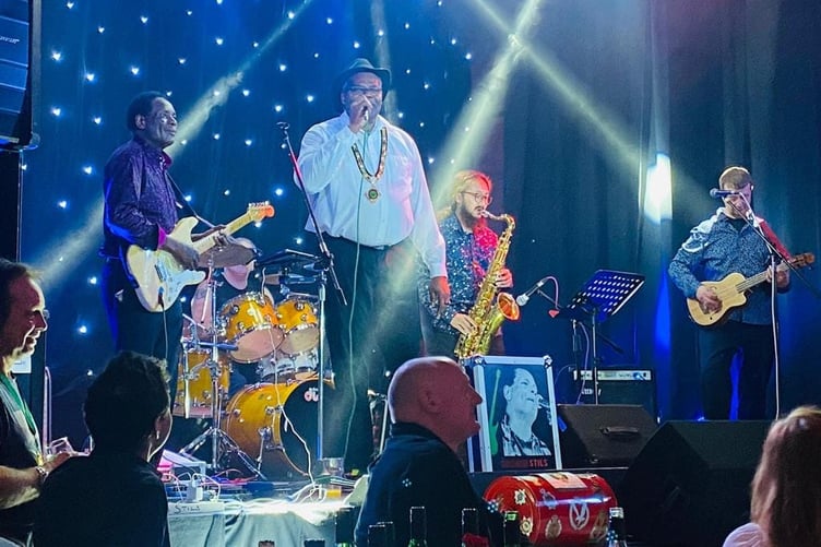 Whitehill town mayor Cllr Leeroy Scott sings You Are My Sunshine with Brobed Stils, Forest Community Centre, Bordon, February 16th 2023.
