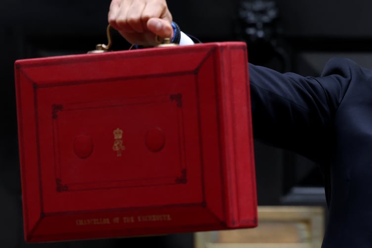 27/10/2021. London, United Kingdom. Budget Day 2021. Chancellor of the Exchequer Rishi Sunak leaves No11 Downing Street to deliver his 2021 Budget to the House of Commons. Picture by Luca Boffa / No 10 Downing Street