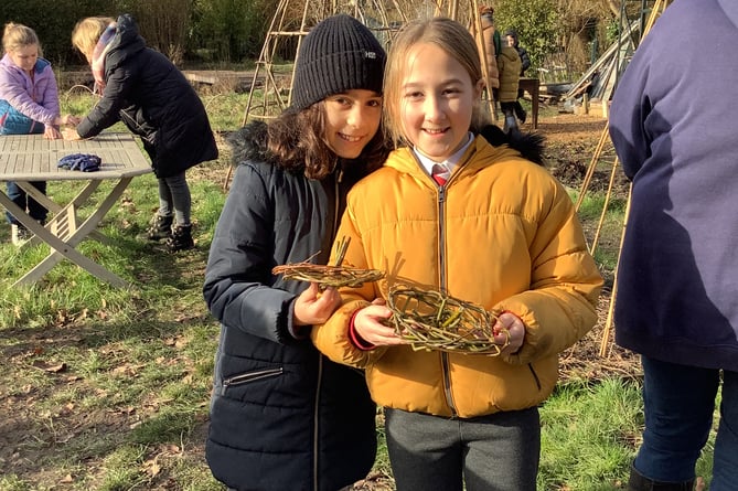 Potters Gate CE Primary School pupils weave willow at Space2Grow in Farnham, March 2023.