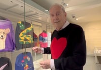 Gyles Brandreth opens jumper exhibition in Petersfield