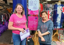 Slimmers donate clothes worth £2,500 to Alton charity shop