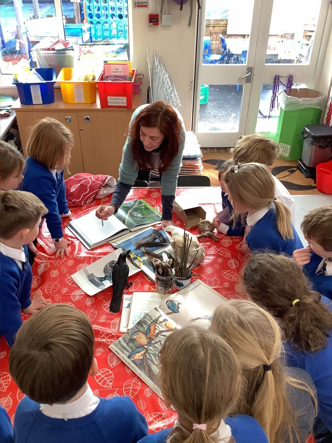 Red cube gallery curator Fi Scimone leads a St Mary’s Infant School art club session