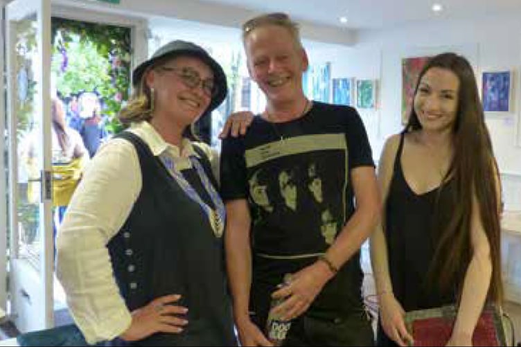 Jezz with Iva Repnyt Skg and Olya Valyka, Gallery No.30, Petersfield, June 2023.