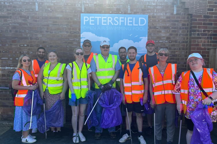 Town mayor Ramshill JC Crissey (centre) with Gallagher office volunteers