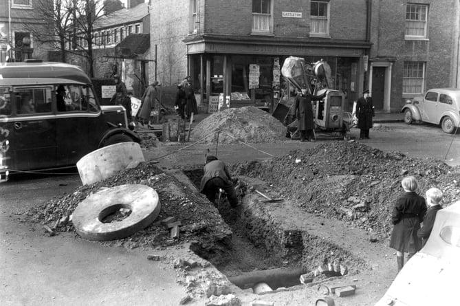 Laying drains for Kinghams new factory in Long Garden Walk, February 13, 1954