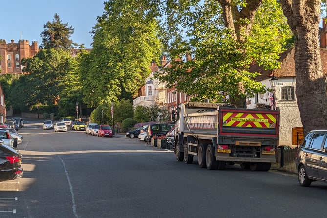 An HGV is caught flouting Farnham's HGV weight restriction in Castle Street