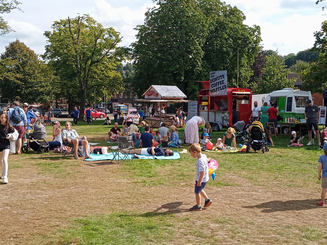 Foodies forage on Lion Green for 16th Haslemere Food Festival