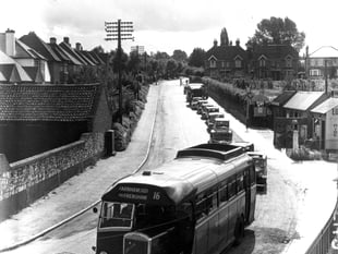 Could 1950s queues at Farnham's Firgrove Hill bridge soon be repeated?