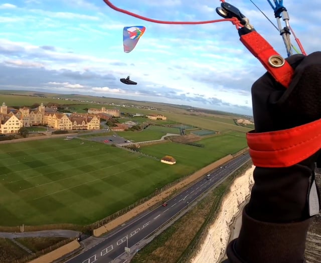 Petersfield-based sky surfers enjoy their trip to the seaside