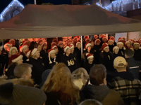 MasterChef winner Chariya Khattiyot turns on Alton's Christmas lights