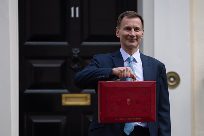 06/03/2024. London, United Kingdom. The Chancellor of the Exchequer Jeremy Hunt poses outside 11 Downing Street with the Red Box, alongside the other Treasury ministers, before he delivers the Budget to parliament. 10 Downing Street. Picture by Simon Walker / No 10 Downing Street