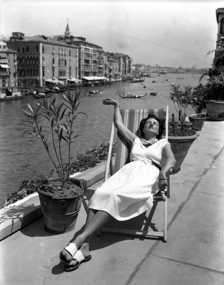 Peggy Guggenheim on the roof terrace of Palazzo Venier dei Leoni in Venice, early 1950s (Photo: Archivio Cameraphoto Epoche)