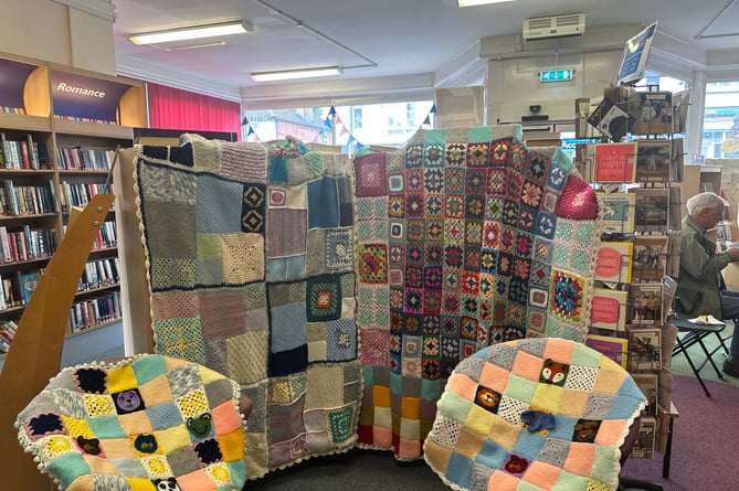 The four blankets knitted by the community