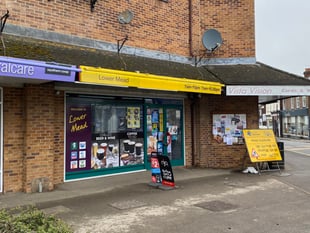 Trio steal cigarettes and vapes after breaking into convenience store