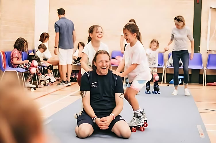 Paul Eite with some of his students (MPSK8)