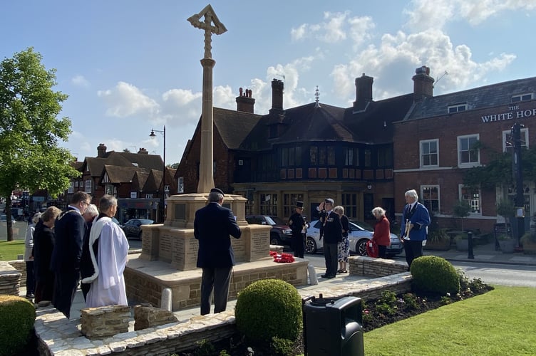 People laying their wreaths and paying their respects