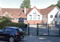 Police crack down on Grayswood parents over school drop-off "chaos"