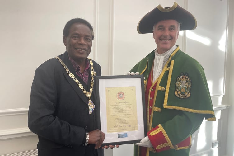 Farnham Town Mayor Cllr Brodie Mauluka and Farnham Town Crier