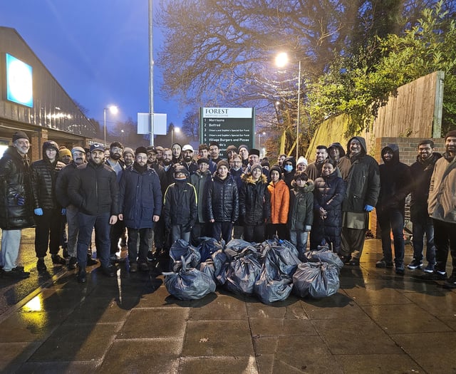VIDEO: Dawn litter pickers give town a clean start to 2025