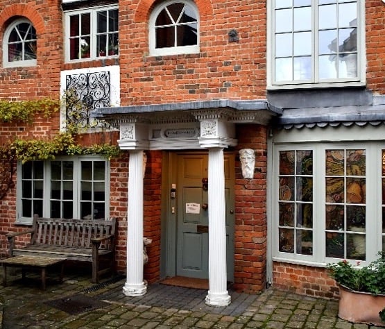 Farnham firm to auction contents of celebrity haunt near Guildford