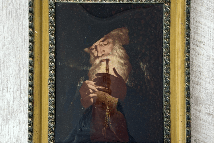 Georg Hom old gentlemen lighting a pipe