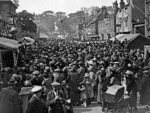 National Hat Day: Spot the one man missing his hat in this WW1 photo