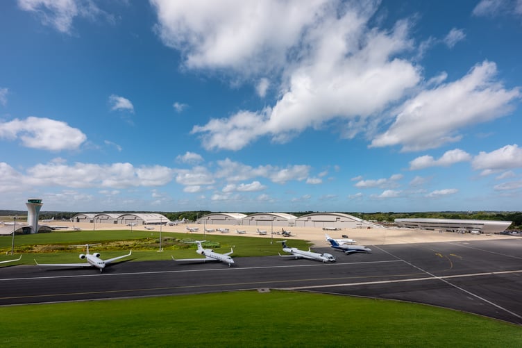 Farnborough Airport has signed a deal to use sustainable aviation fuel.