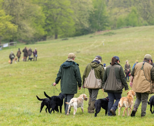 Gundogs ‘fetch’ £4,000 for Midhurst Palliative Care