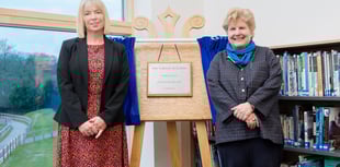 Sandi Toksvig opens library at Woolmer Hill