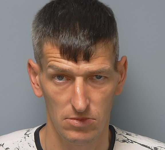 In the gutter: Rogue trader jailed after scamming Horndean woman
