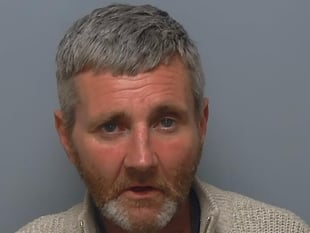 Hampshire Police hunt man over shop thefts