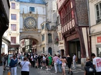 Residents blame French for cross-Channel stench