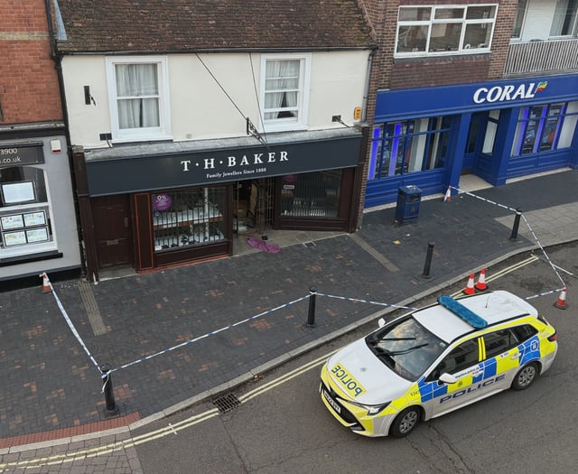 Jewellery stolen in smash and grab raid last night