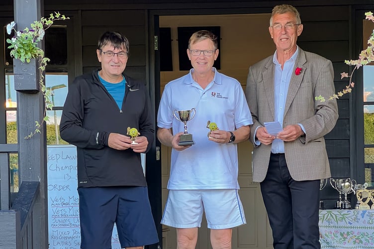 Men's doubles champions Philippe Mougin and Rob Reynolds with their prizes