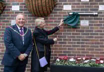 WATCH: Plaque unveiled in honour of Farnham tree expert Alan Mitchell
