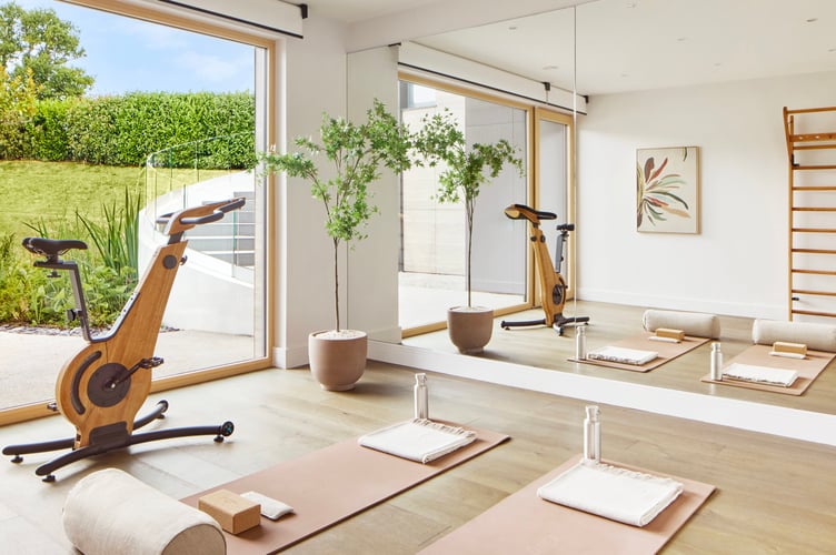 ***EMBARGO - 8:00AM GMT -NOVEMBER 7 2025 - NO ONLINE USE BEFORE THEN, FIRST PRINT USE SATURDAY NOVEMBER 8 2025***
The £4M property in the Surrey Hills. An NHS paramedic got the 'ultimate treat' on Halloween - winning a £4M house in the latest Omaze draw.Alistair Walker was at home expecting the knock on the door to be 'trick or treaters' - but was stunned to be told he had won the keys to a multi-award-winning smart home in the Surrey Hills.The 33-year-old, who spent nearly a decade on the frontline as paramedic and now works in NHS management, spent just £25 on his winning entry.He revealed he discovered his life-changing win on Halloween night, calling it the best treat Ive ever had.