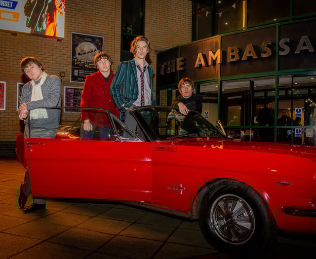 REVIEW: Sunny Afternoon, New Victoria Theatre, Tuesday, November 20