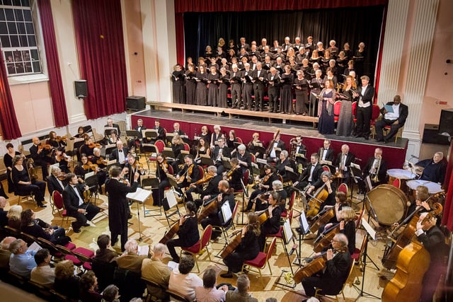 Sunshine meets festive tradition in HMS’s December concert