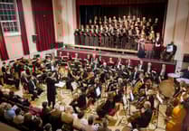 Sunshine meets festive tradition in HMS’s December concert