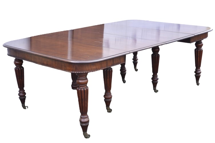 A William IV mahogany extending dining table