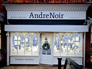 Jeweller offers £1k festive prize draw to thank shoppers