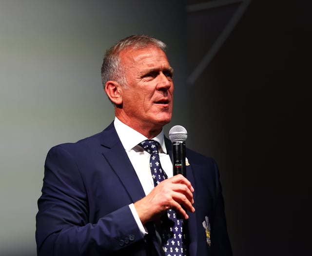 Stewart back in charge full-time to lead Surrey revival